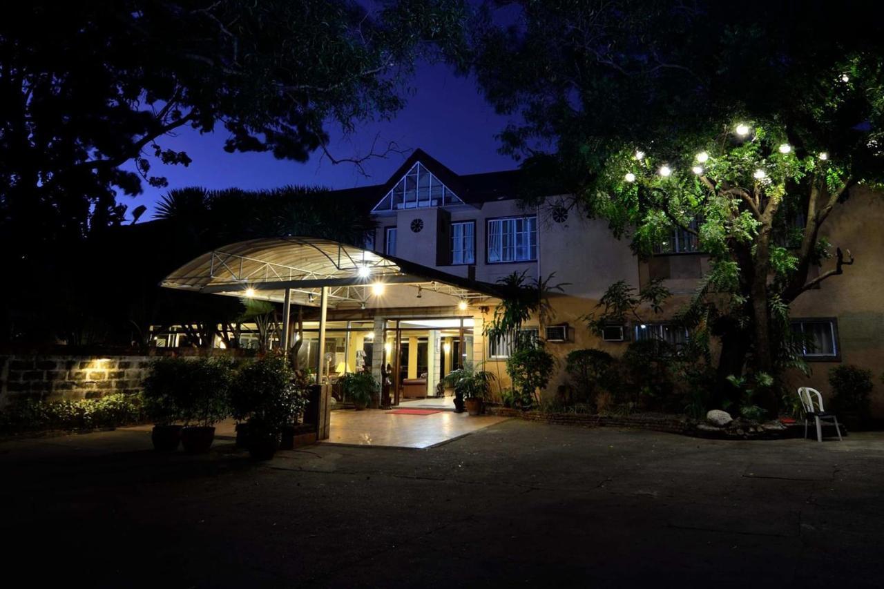 OYO 258 Chito's Hotel Iloilo Esterno foto